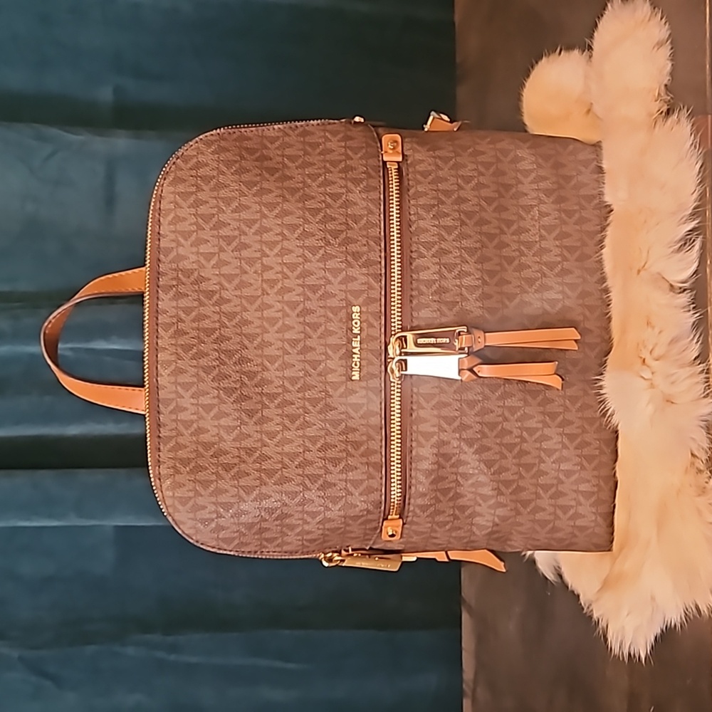 Michael Kors Rhea Medium Slim Backpack